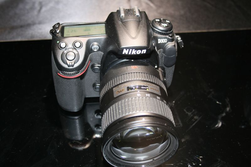 Illustration for article titled Hands On D3 and D300 Impressions: Beefy and Beautiful
